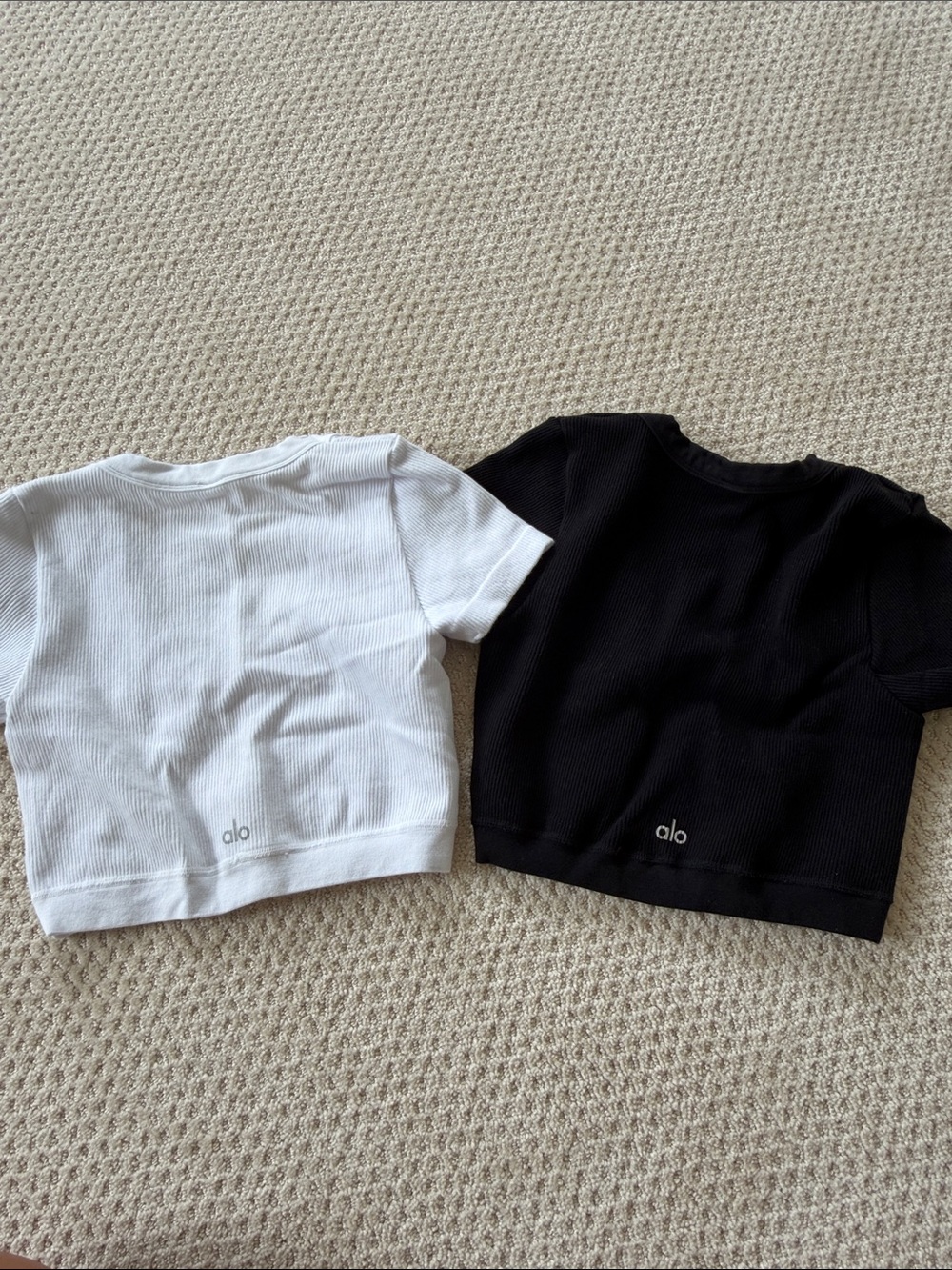 ALO Yoga Rib Short Sleeve Tee - Black & White